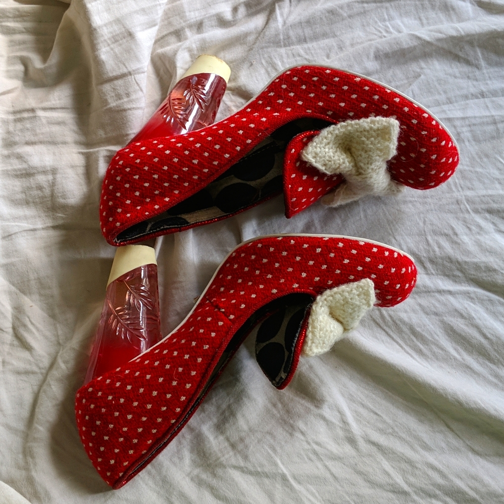 IRREGULAR CHOICE -Snow white heels